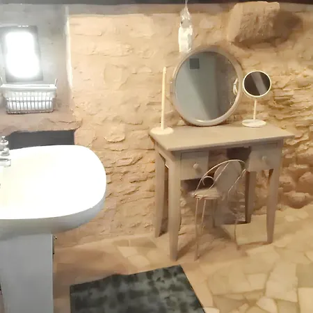 Maison Charmante A Avec Piscine Partagee *